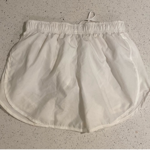 Nike Women's White Shorts - Picture 3 of 4